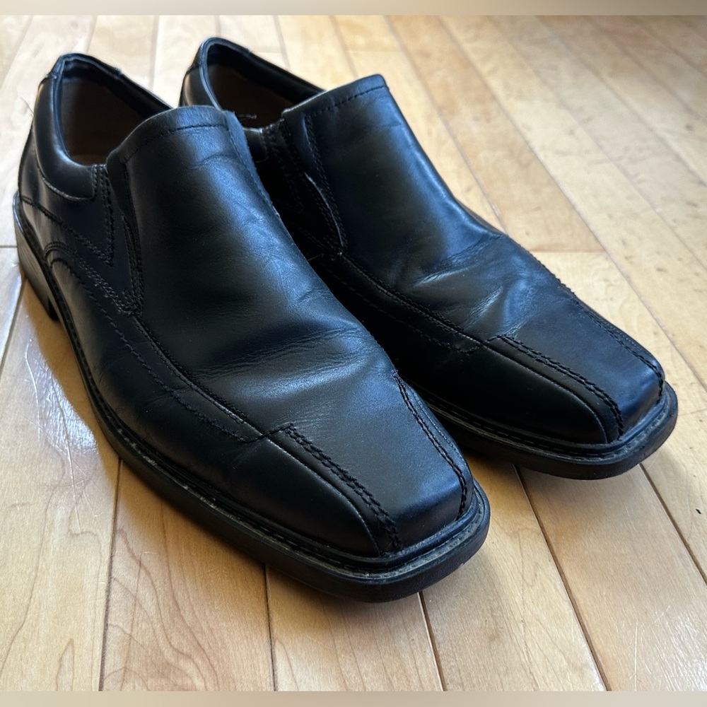 Dockers slip on leather dress shoes